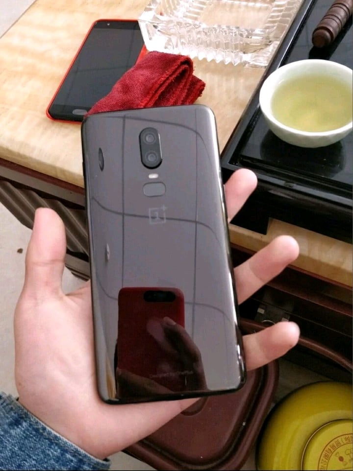 OnePlus 6 adotterà display senza bordi e notch