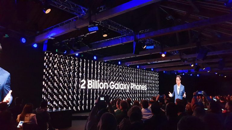 Galaxy S10 e Fold: Samsung punta alla Luna, ma tutti guardano il dito