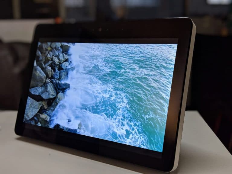 Recensione Amazon Echo Show: Alexa si ascolta, si vede e si tocca