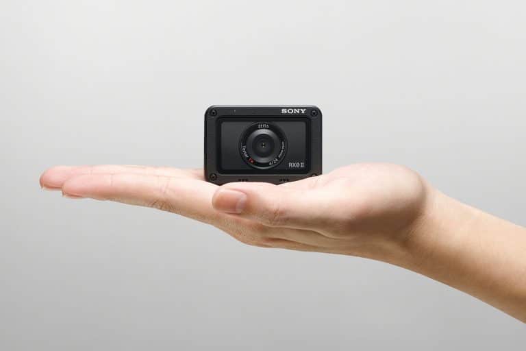 RX02_onhand_image_trim_sony