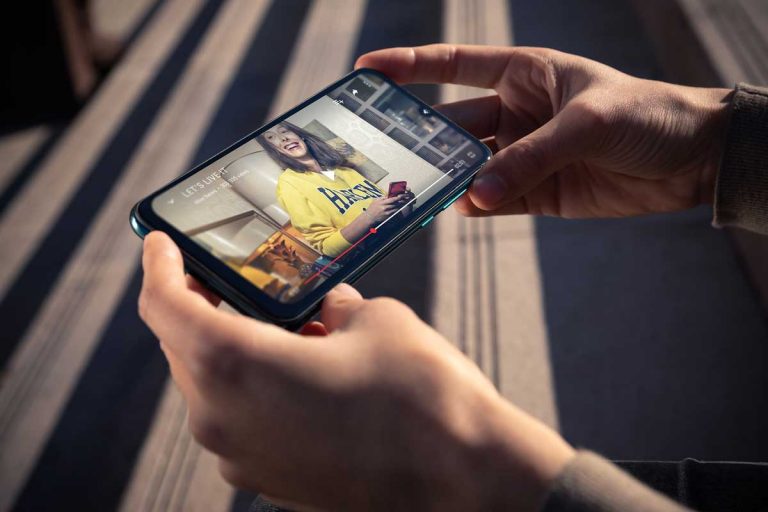 Wiko_View3-Pro_Lifestyle-01