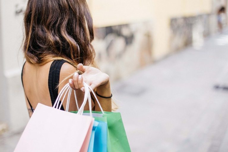 Altroconsumo, Black Friday: prezzi più bassi ma si può trovare di meglio