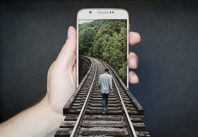 Il coronavirus affossa gli smartphone: le vendite calano del 38%