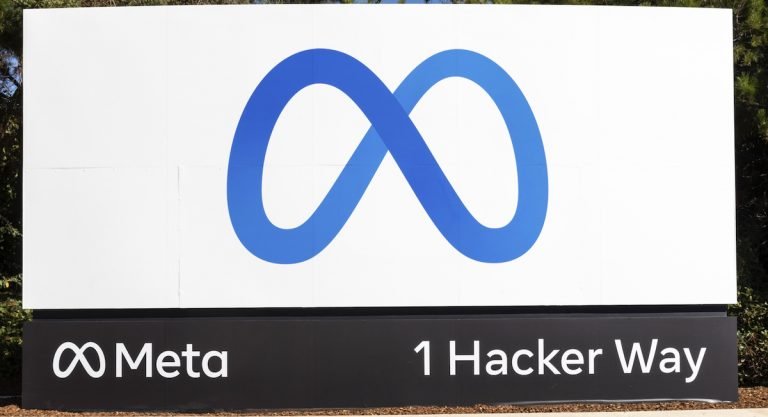 Meta prepara tagli ai Reality Labs di Facebook: il metaverso costa troppo (e serve?)