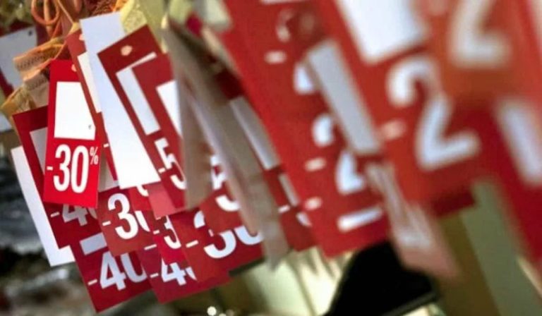 Saldi invernali: -21% di vendite per Codacons. Come evitare le “fregature”
