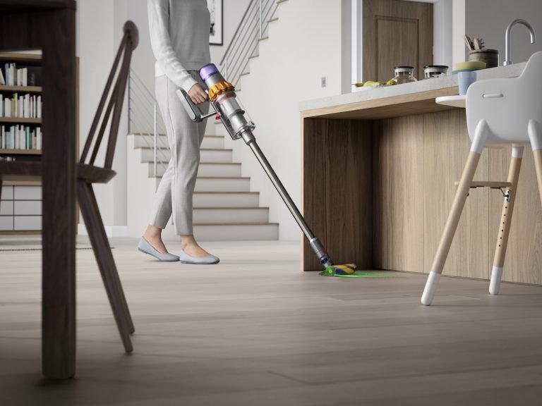 Dyson, italiani e pulizie: 1 su 4 ci si dedica soltanto quando vede già polvere in casa
