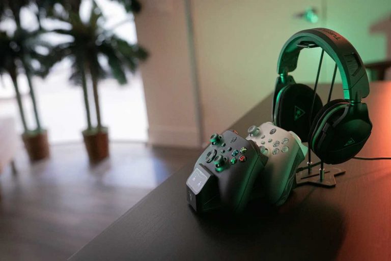 Turtle Beach: Fuel Dual Controller Charging Station & Headset Stand per Xbox