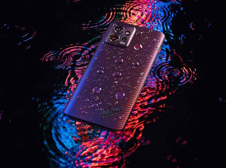 ThinkPhone by Motorola arriva in Italia a 999,90 euro