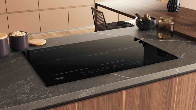 HotPoint presenta il nuovo piano a induzione CleanProtect: resistente a segni ed aloni e facile da pulire