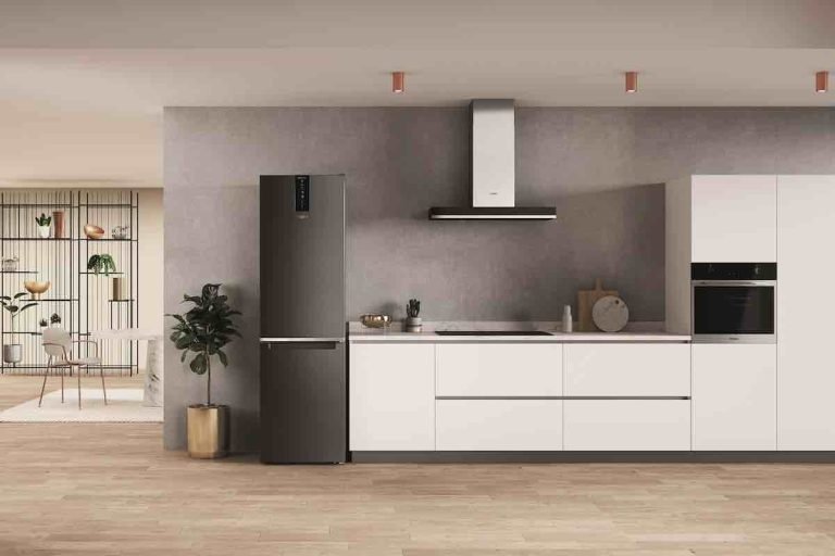 Whirlpool: frigoriferi Black Line, un tocco di stile in cucina