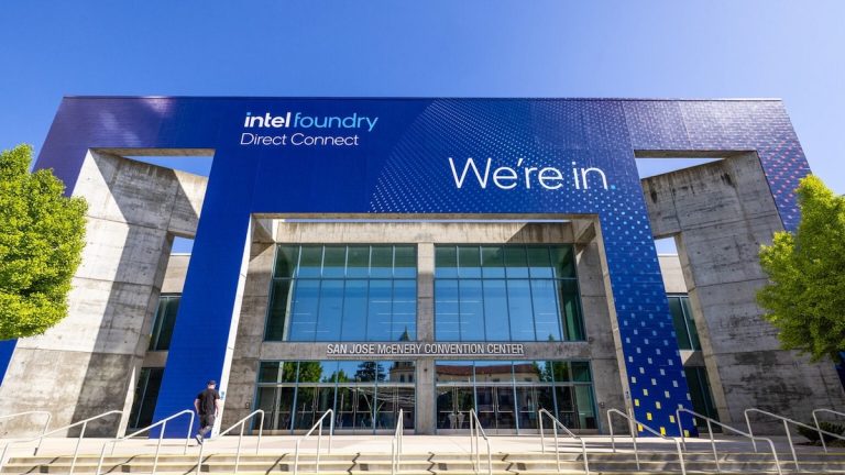 Intel è in crisi: gli Usa acquisiscono una quota del 10% per 8,9 miliardi di dollari come “promesso” da Donald Trump
